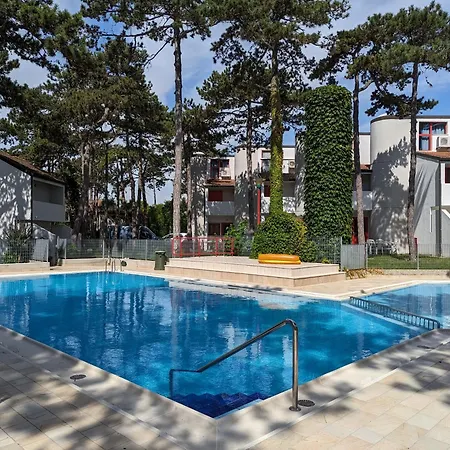 Village Apartment *