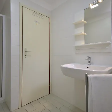 Village Apartment *